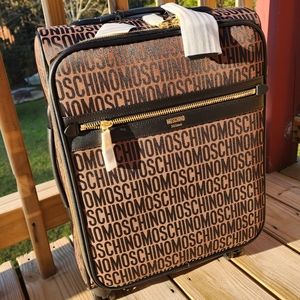 🔥NWT MOSCHINO ALL-OVER LOGO SUITCASE